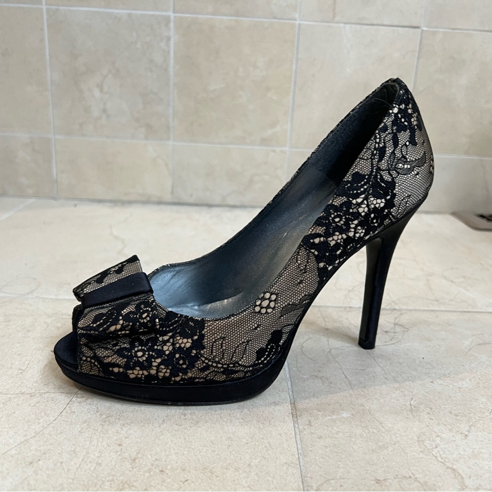 Stuart weitzman “Nude Luxe Lace” peeptoe heel